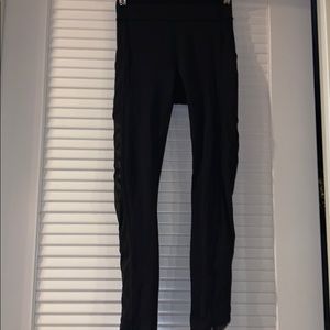 Mesh panel and pocketed LULULEMON LEGGINGS